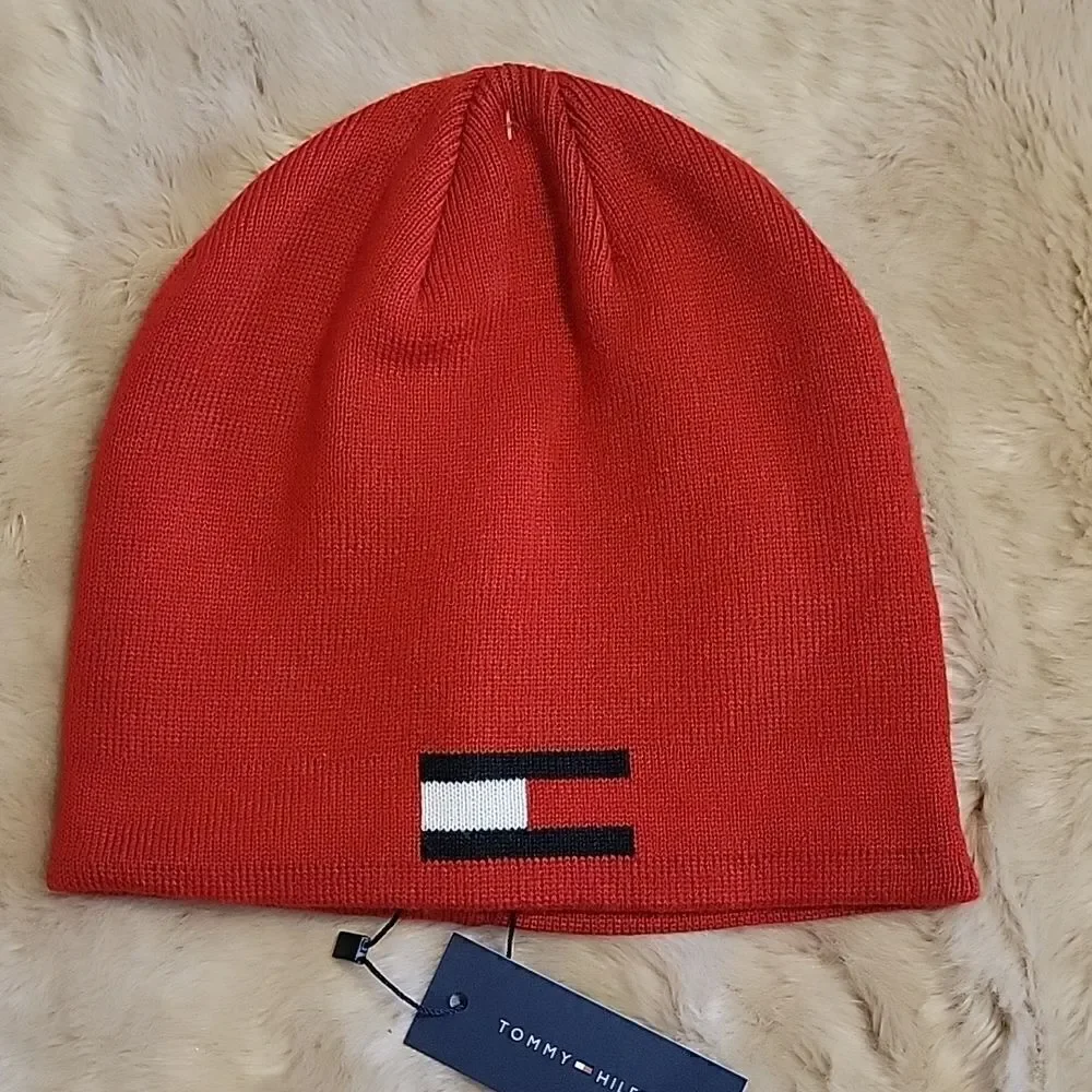 𝅺TOMMY HILFIGER RED WINTER BEANIE, NEW!